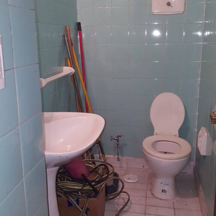 27 BAÑO DE SERVICIO