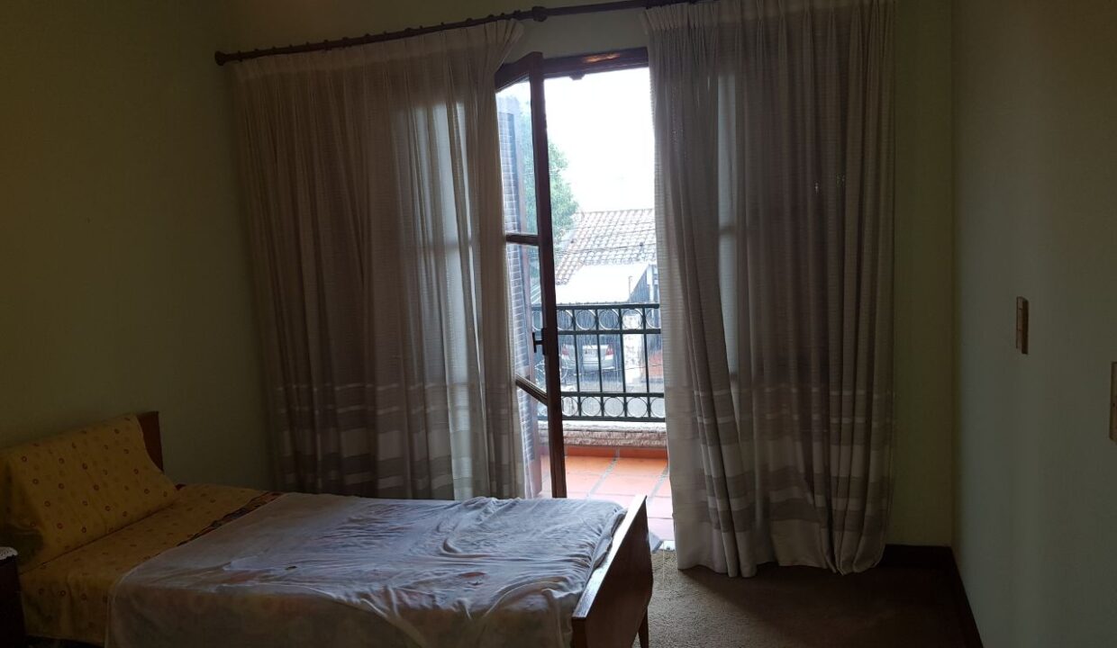 20 Dormitorio externo grande