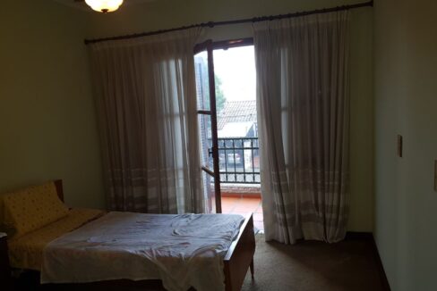 20 Dormitorio externo grande